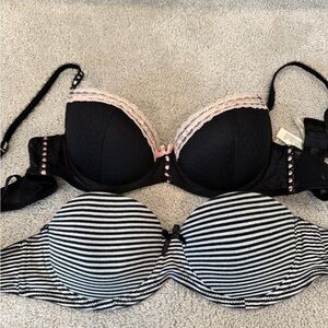 Bra duo one strapless the other pretty lace detail